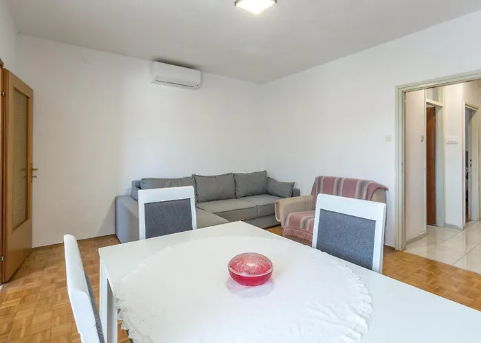 Apartman 1 Bedroom Amazing In Funtana