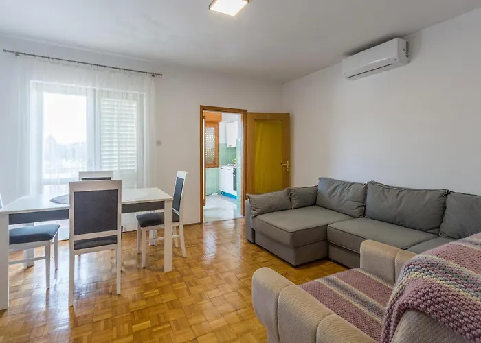 1 Bedroom Amazing In Apartman Funtana
